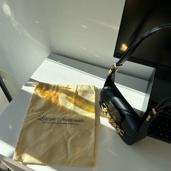 Valentino Small VLogo Chain Shoulder Bag Excellent Condition, Adjustable Straps! - Picture 7 of 13